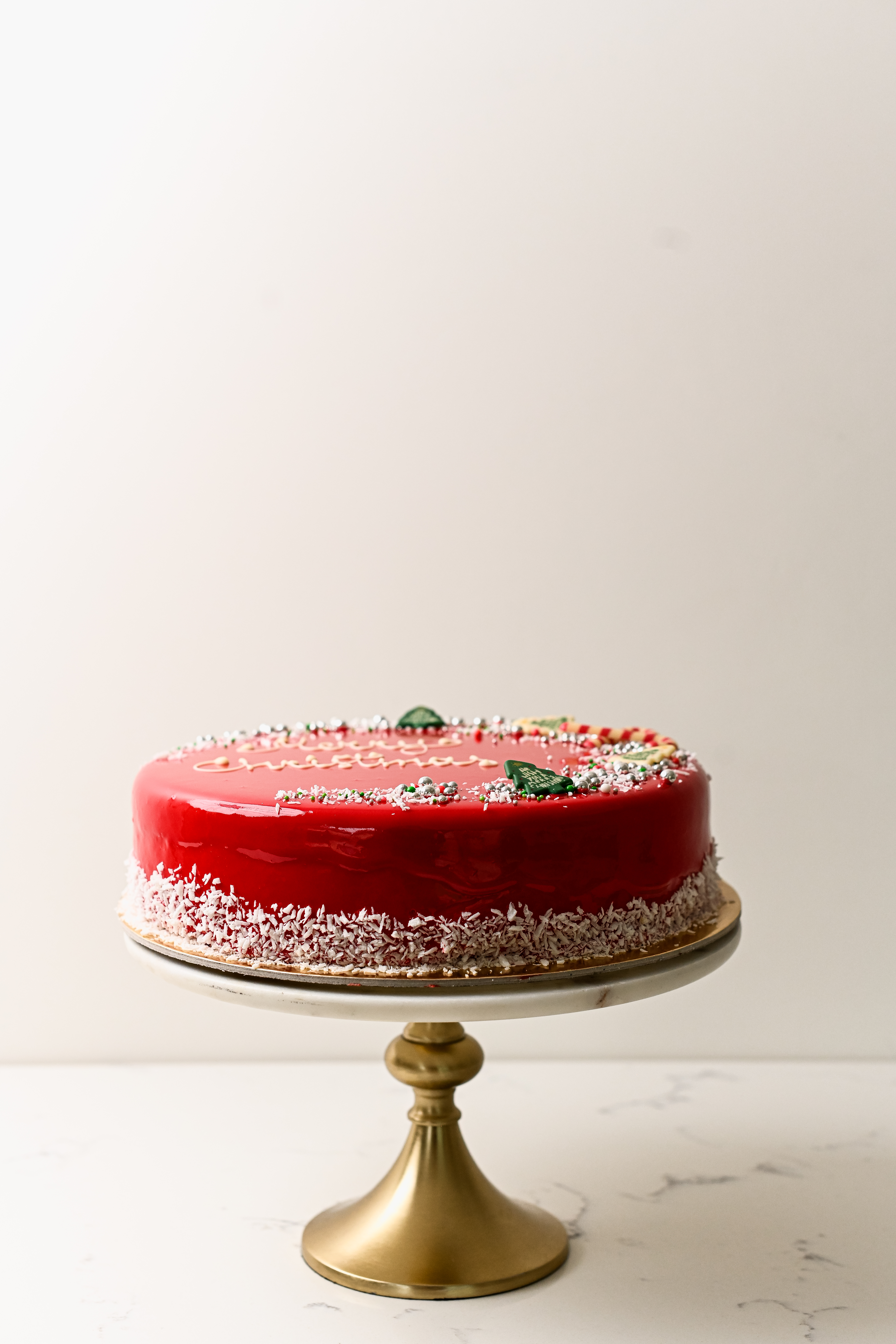 Kinder & Chocolate Mirror Glaze Cake - Image 4