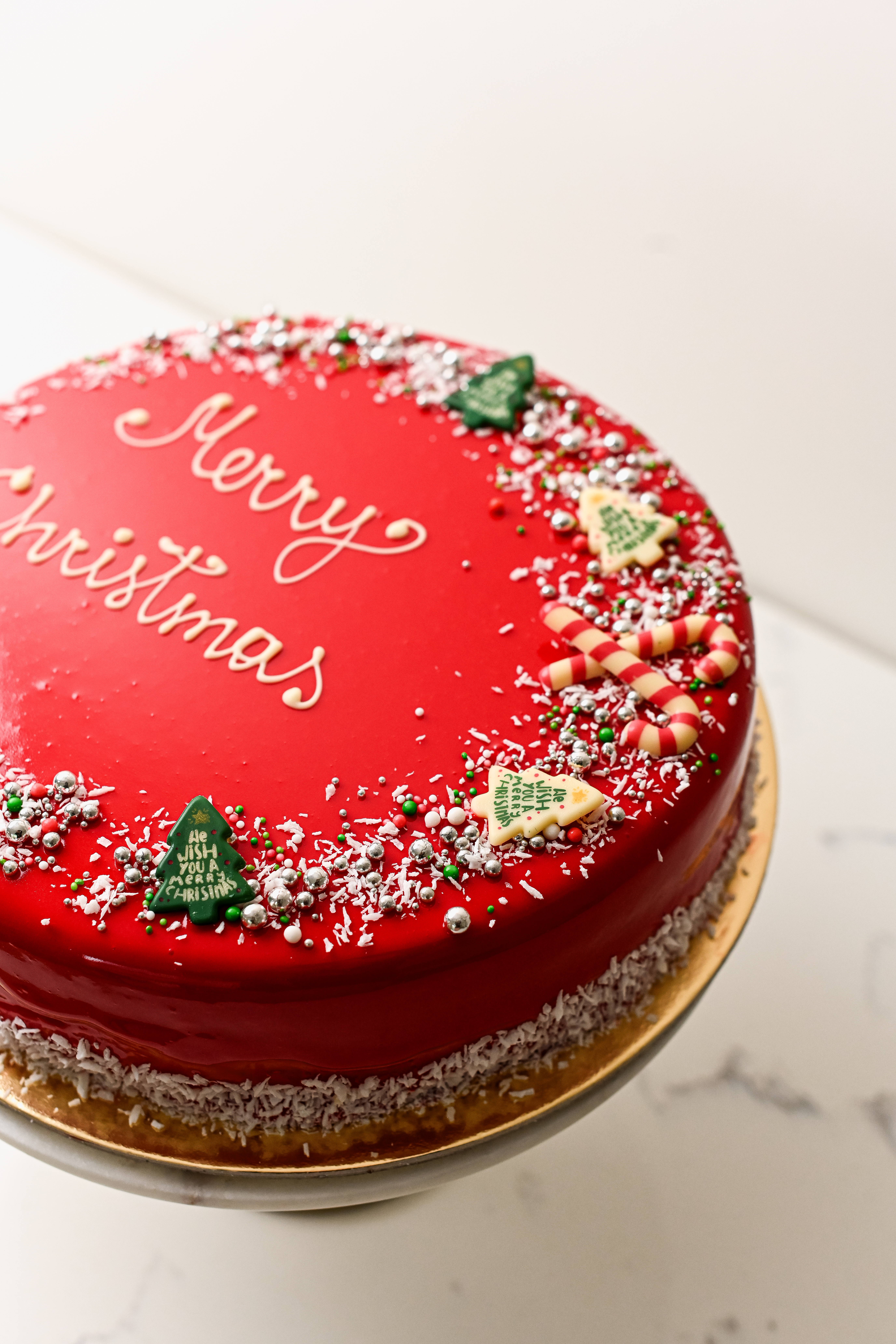 Kinder & Chocolate Mirror Glaze Cake - Image 3