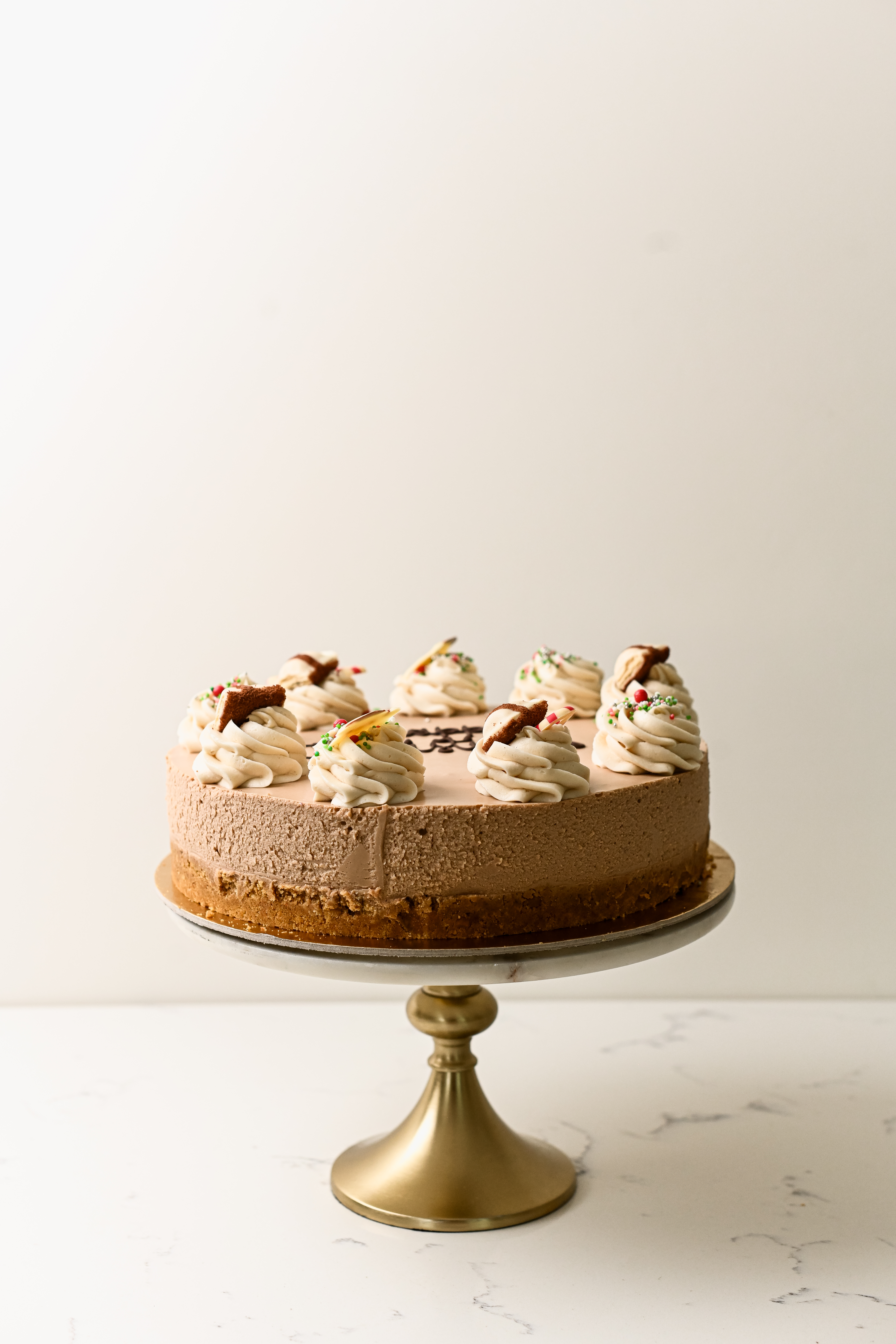 Luxury Christmas Kinder Cheesecake - Image 4